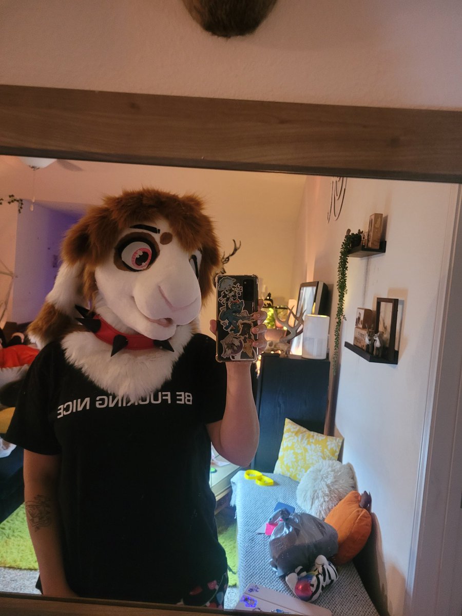 Roosterplume's tweet photo. Wip on this suit for @snazzyvaka444 🐰 https://t.co/iz1yfHXeG9
