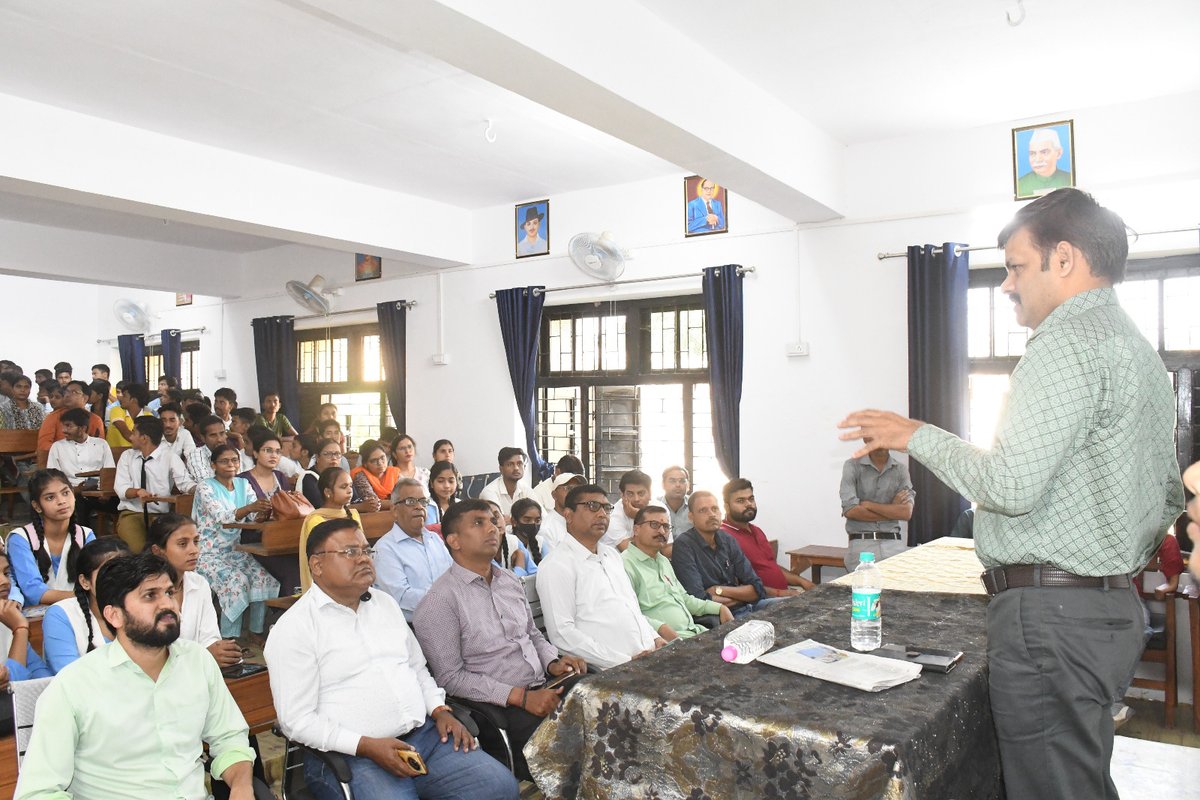 राजकीय इंटर कॉलेज सीतापुर में छात्र- छात्राओं को #संस्कारशाला के आयोजन और #jagranjuniorClub के सदस्य बनने के sambandh में जानकारी दी
 <a href="/JagranNews/">Dainik Jagran</a> <a href="/BarabankiDainik/">Dainik Jagran, Sitapur</a> <a href="/dainikjagranlko/">Dainik Jagran LKO</a> <a href="/vajpayeeambika/">ambika vajpayee</a> <a href="/pawan_pawant/">Pawan Tiwari🇮🇳 🇮🇳</a> 
#sitapur