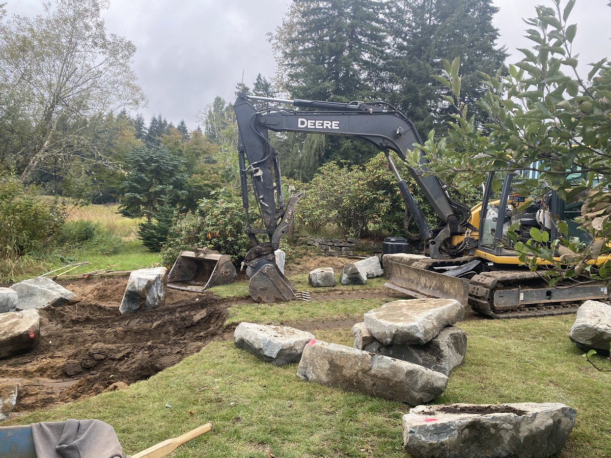 leapfroglands's tweet photo. Progress pictures working for a returning customer…The LeapFrog crew is busy setting rock 🪨 🪨🪨 after preparing the ground and shaping it out!! ✅🐸 Follow us to see the progress. @leapfroglandscape https://t.co/YBy18uEdJu