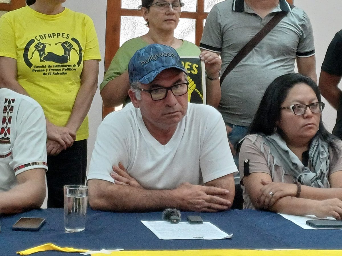 <a href="/MaryLawlorhrds/">Mary Lawlor UN Special Rapporteur HRDs</a> <a href="/FGR_SV/">Fiscalía General de la República El Salvador</a> <a href="/ONU_es/">Naciones Unidas</a> <a href="/CIDH/">CIDH - IACHR</a> <a href="/CorteSupremaSV/">Corte Suprema de Justicia de El Salvador</a> <a href="/PDDHElSalvador/">PDDH El Salvador</a> La comunidad y organizaciones persisten en la denuncia de malos tratos y procedimientos policiales intimidatorios en el trato a los compañeros detenidos en los traslados a sus hogares posteriores a las audiencias <a href="/PDDHElSalvador/">PDDH El Salvador</a>