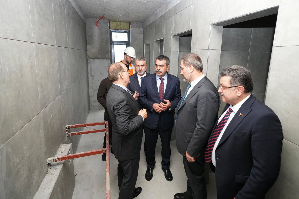 📍Trabzon

Hayırseverimiz tarafından yapımı üstelenilen ve hâlihazırda inşa sürecinde olan 24 derslikli okulumuzu ziyaret ederek incelemelerde bulunduk.

Ülkemizin her bir köşesinde bu güzide kurumlarımızı çocuklarımıza kazandırmak için çalışarak emek veren ve eğitimin gücüne