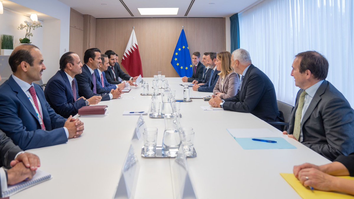 aljasranews's tweet photo. 🇶🇦🇪🇺| سُموّ الأمير @TamimBinHamad يبحث مع رئيسة البرلمان الأوروبي على هامش انعقاد #القمة_الخليجية_الأوروبية الأولى في بروكسل 

آخر التطورات في #غزة و #لبنان
سبل تعزيز التعاون المشترك مع البرلمان
الموضوعات المدرجة على جدول القمة

| #EUGCCSummit 
| #الجسرة_الإخبارية - #قطر https://t.co/mbwaNvLlUy