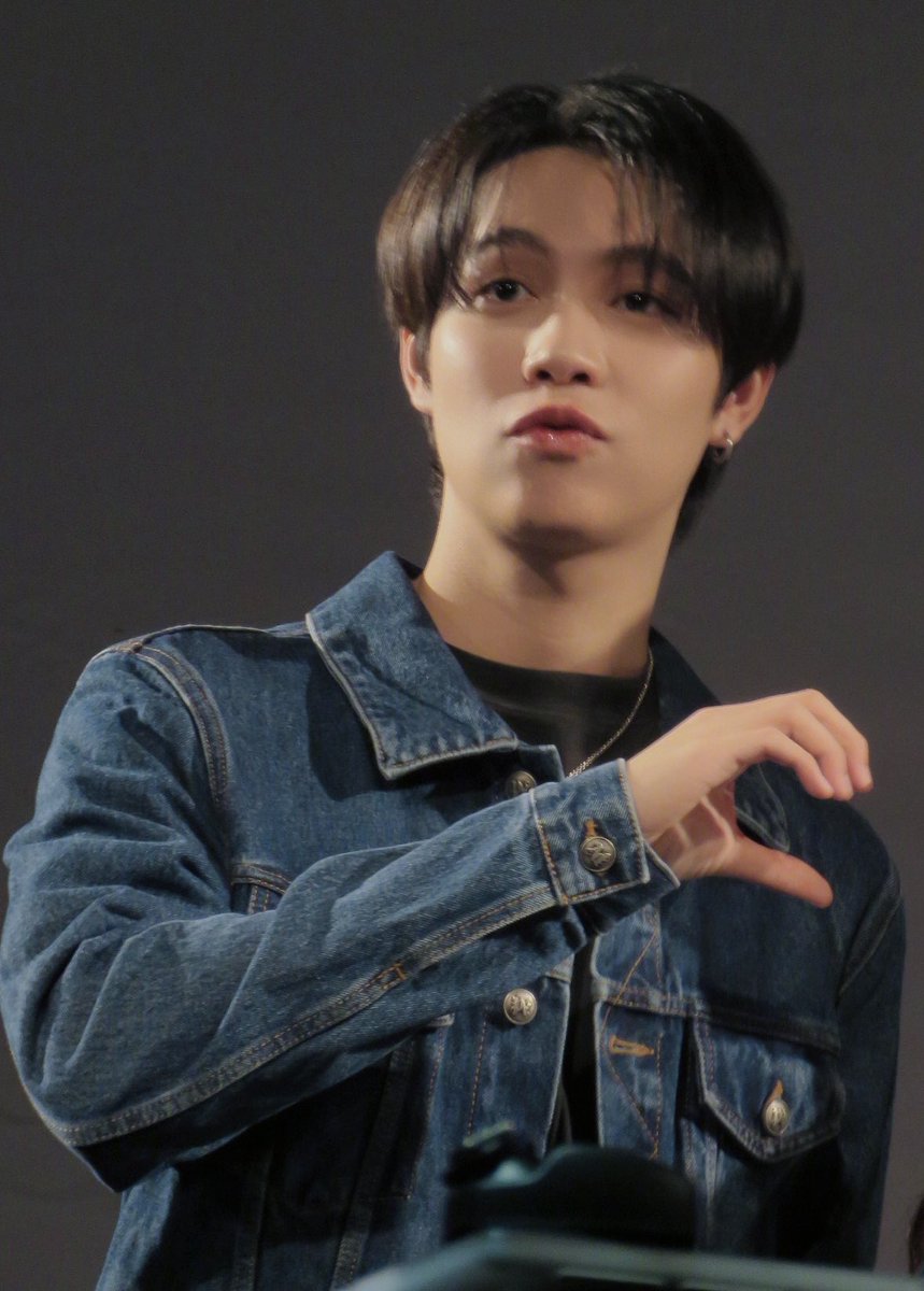RENN0810's tweet photo. 2024/10/13-FirstKhaotungFMTaipei
合照隨手拍😊

FK x FMTaipei2024

#FirstKhaotungFMTaipei
#Firstkanaphan
@Firstkpp https://t.co/MxRki3ukef