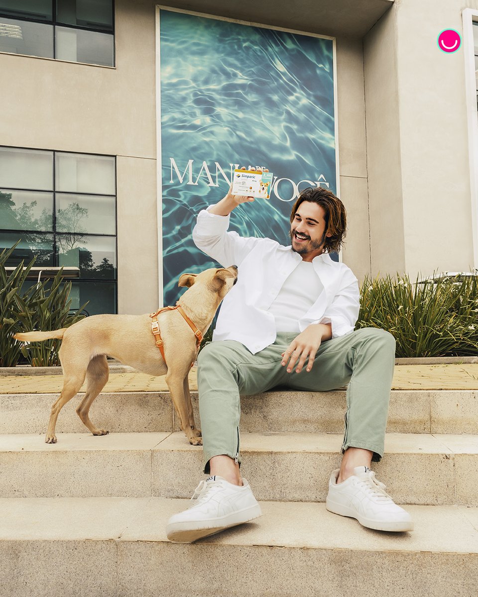 gshow's tweet photo. Protegida com #Simparic e muito mimada nos bastidores, sim! E parece que alguém achou gostoso como um petisco 😋 Não é à toa que é o antiparasitário queridinho dos pets e o mais recomendado pelos médicos-veterinários 🧡 #zoetispetsbrasil #zoetis #publicidade https://t.co/NXa8KqwGqp