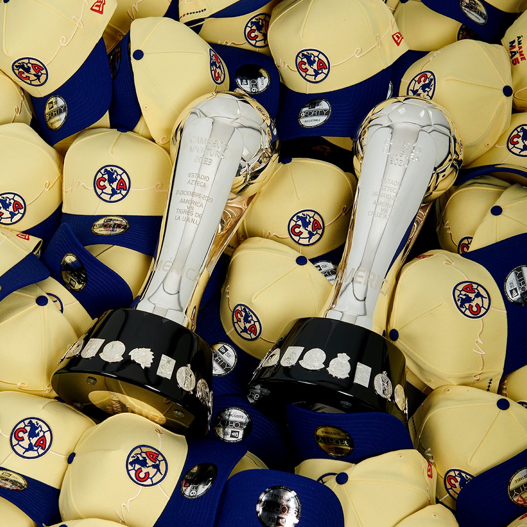NewEraMx's tweet photo. 🦅  @ClubAmerica Bicampeón x @NewEraMx 

Celebra la grandeza de tus Águilas con esta colección edición limitada que rinde homenaje al bicampeonato histórico.

Encuentra estos modelos en AmeShop y en: https://t.co/B9eoFkS8z5.💛💙

#NewEraMéxico #GrandesDeCorazón https://t.co/UKYAk2Up62