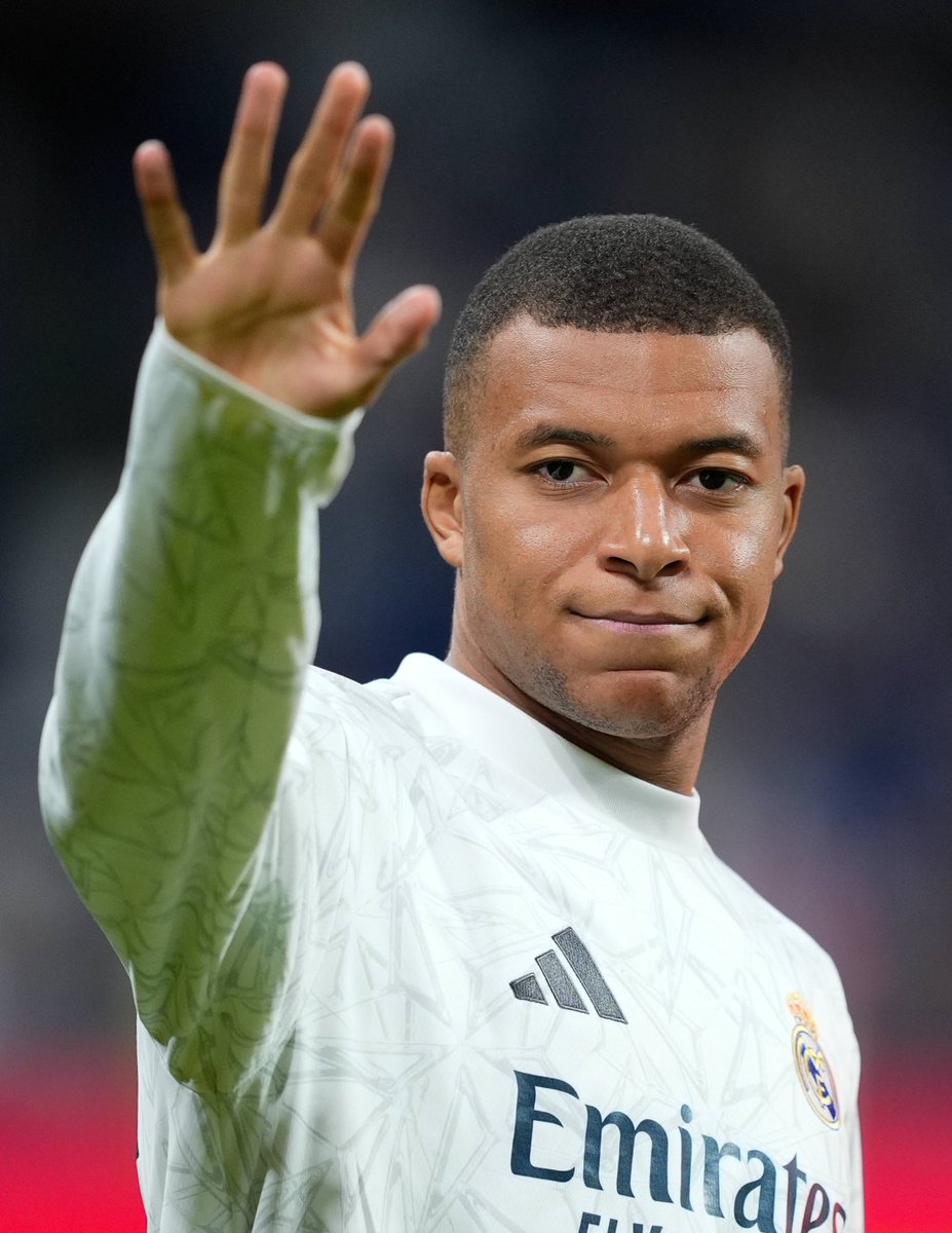 pubitysport's tweet photo. Players with the Most Goal Contributions in 2024:

🥇 Kylian Mbappé: 45  
🥈 Harry Kane: 44  
🥉 Cole Palmer: 40  
🥉 Jonathan David: 40  

Elite list 📈🪄 https://t.co/RyGkq8Ursk