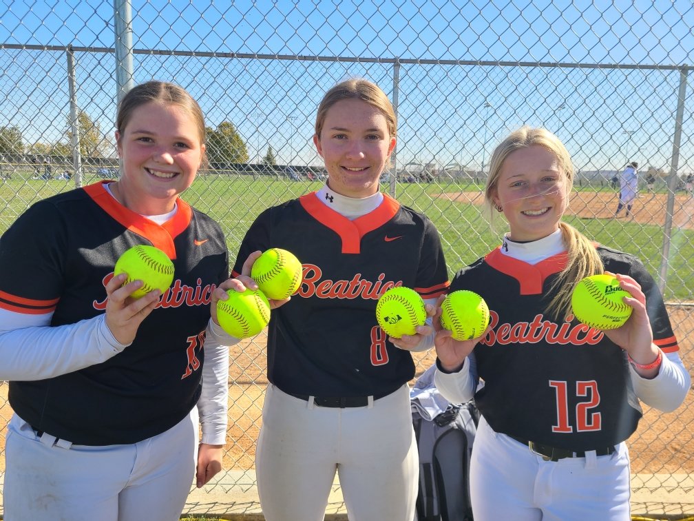Bombs glore!!! Great work <a href="/brookegleason04/">Brooke Gleason</a> and <a href="/JadaBerke2369/">Jada Berke</a> <a href="/HuskerSoftball/">Nebraska Softball</a> <a href="/AugieSoftball/">Augustana Softball</a> <a href="/BadgerHealy/">BadgerCoachHealy</a> <a href="/NEGoldLytle/">Nebraska Gold -Lytle</a> <a href="/CycloneSB/">Iowa State Softball</a> <a href="/coach_heard/">Mike Heard</a> <a href="/CoachRGillispie/">Renee Gillispie</a> <a href="/CoachBredbenner/">Kristi Bredbenner</a>