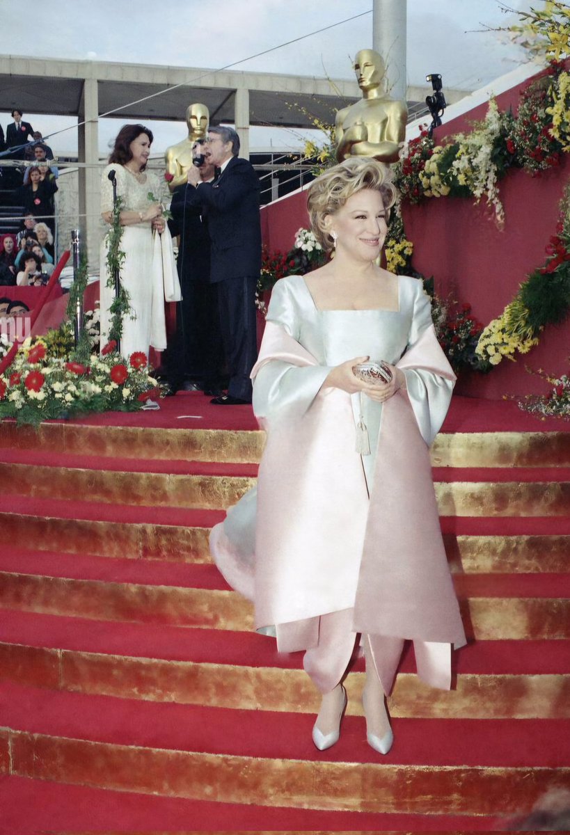 bullock25's tweet photo. #BestActress #Oscars92 #Nominated
Bette Midler 'For the Boys' https://t.co/a9rj77Amtm
