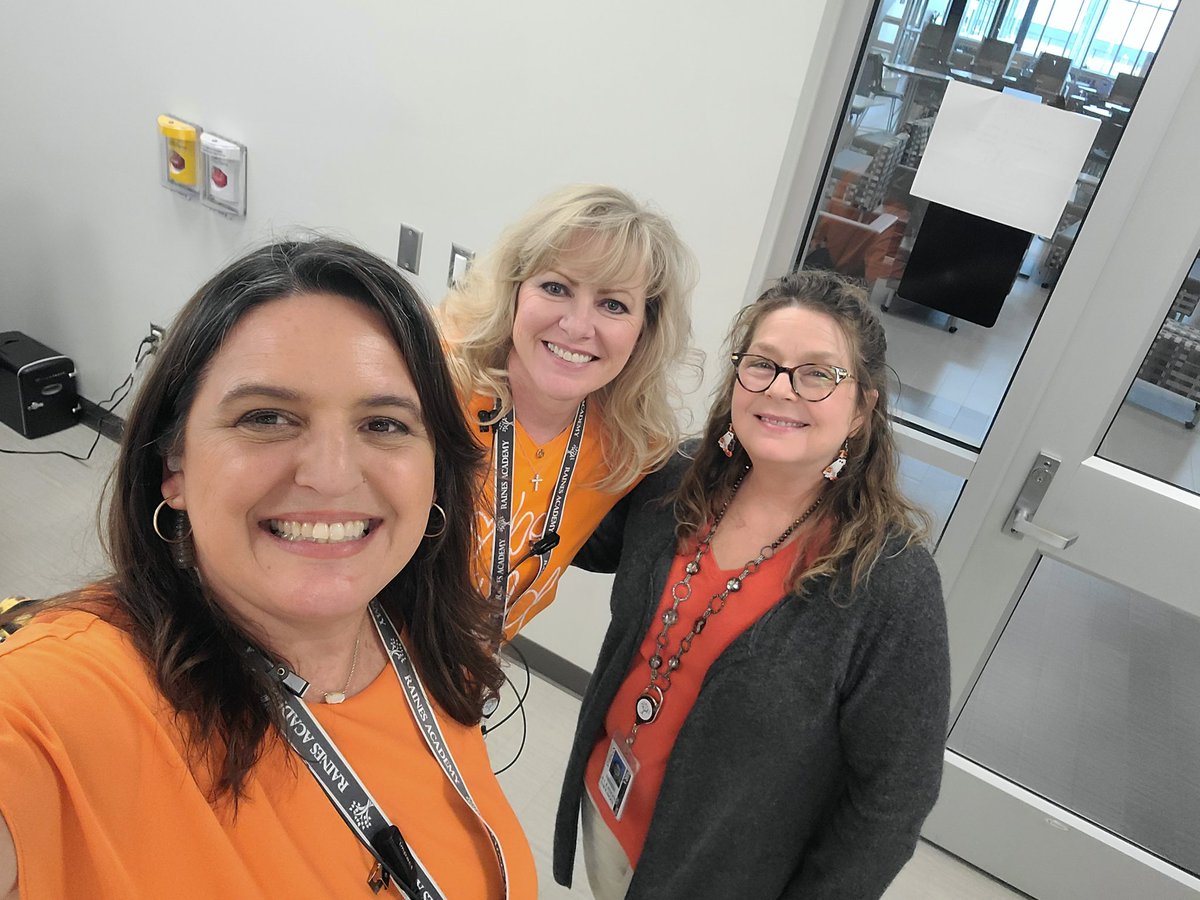 provost_liz's tweet photo. Orange you glad we are celebrating unity today?! We are united against bullying! @RainesAcademy #OneLeafAtATime #Unity https://t.co/dgpKpmaRdC