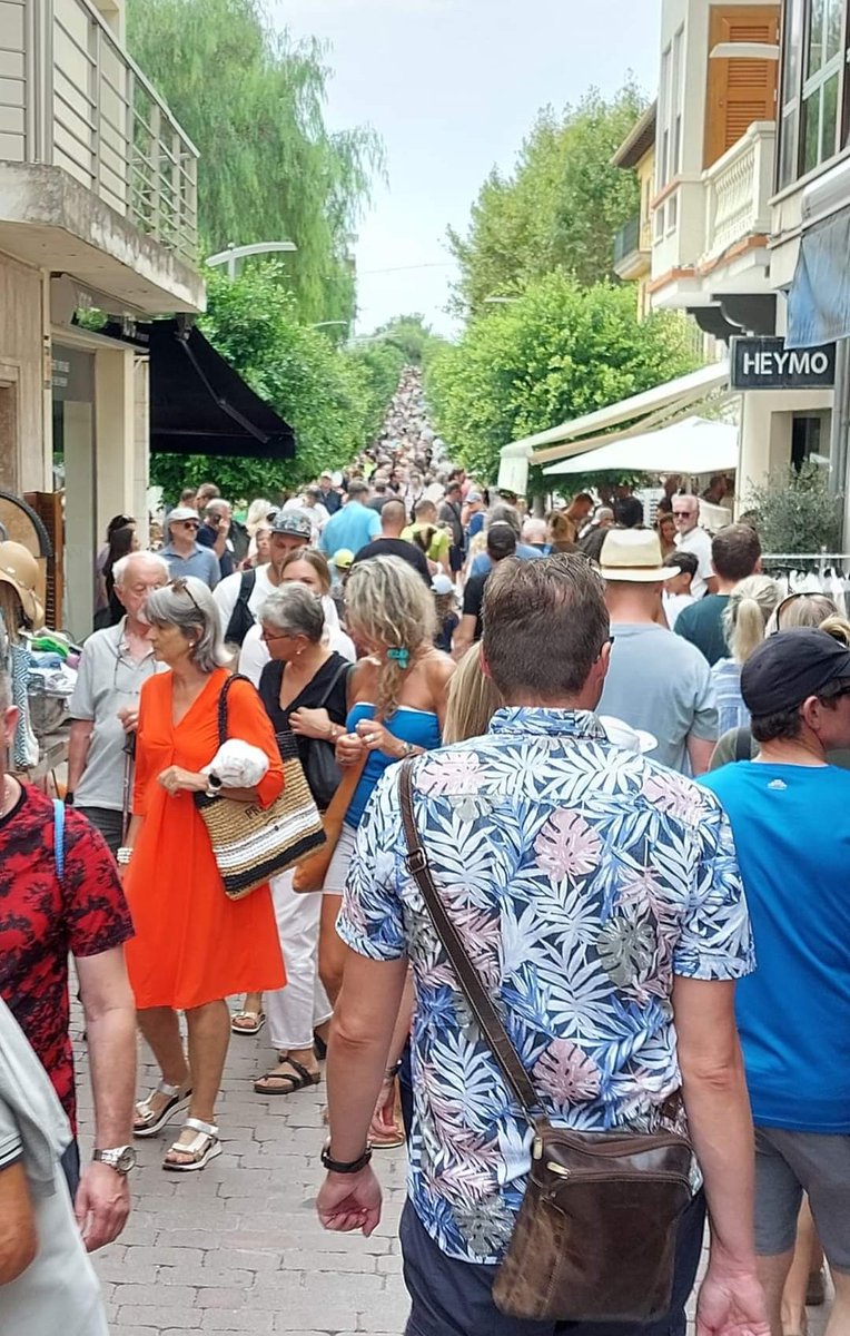 Mercat d'ahir dimarts 15 d'octubre a Artà.
OCTUBRE, NO AGOST. 😱
