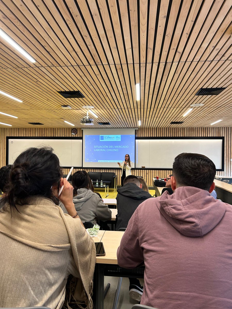 [Ahora] 💬Carmen Cifuentes, investigadora de <a href="/ClapesUC/">CLAPES UC</a>: “En términos de mercado laboral, no se han producido mejoras significativas, porque tampoco ha habido en las cifras de crecimiento económico, que prácticamente fue nulo en el año pasado”.
