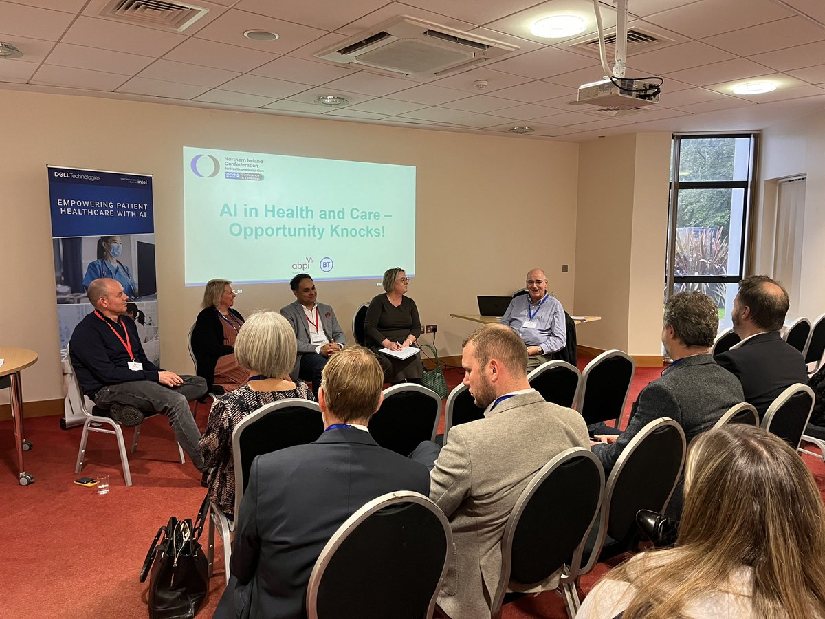 Lisa Holmes tweet media