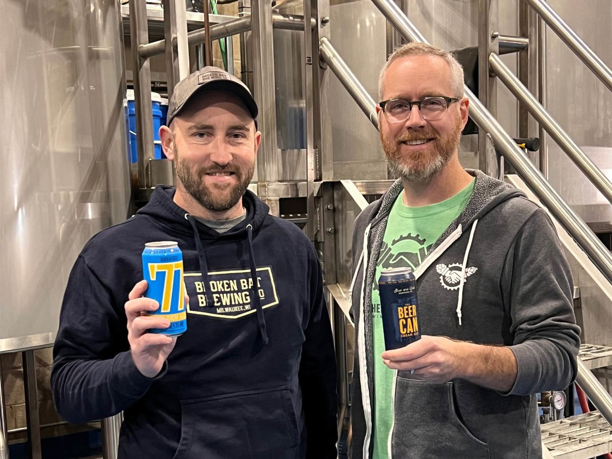 onmilwaukee's tweet photo. Marquette alumni brewers collaborate on a "Ring Out Ahoya" lager https://t.co/QIlhbTgDfz https://t.co/AkqC1wEXyx