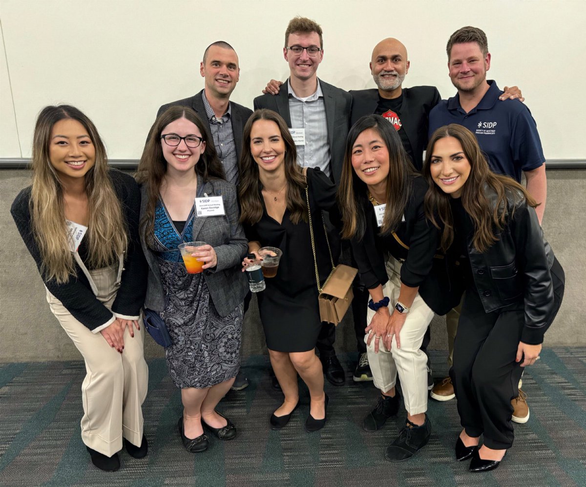 It’s a tradition! UMich photo op at #IDWeek 🙌🏼💛💙