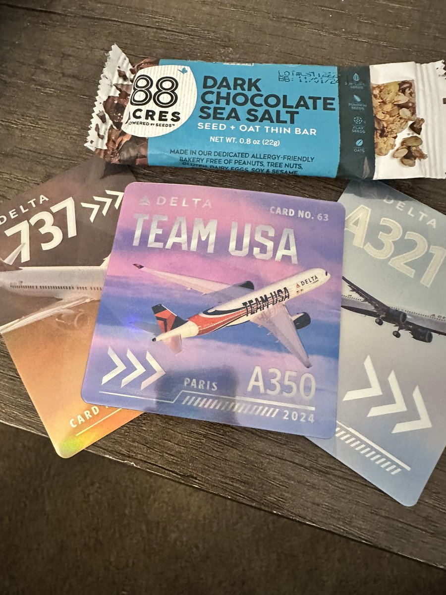 Cdrizzyy21's tweet image. First airline to give out better snacks than those pretzels or those GODDAMN @BiscoffUK cookies. I mean SHIT, those things are so bad… 
Thanks for the Trading Cards also. 
Love yall. #DeltaDifference