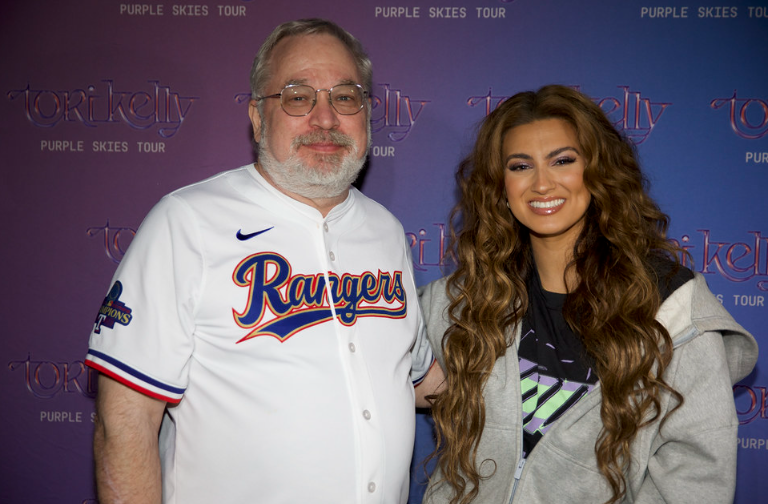 2Corinth3_18's tweet photo. Two of three Meet and Greets with @torikelly complete. Amazing to hear Tori Kelly live. Was fortunate she was in Kansas City when I was visiting there and in Nashville when I had business to do there. Next time, home town of Dallas. The sound check alone is worth the M&amp;G. https://t.co/HVWF4SGY9P