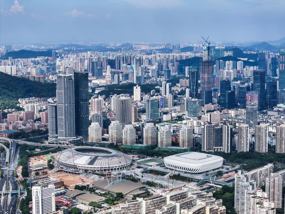 Good progress on Luohu sport Center. The roof of the stadium looks interesting. 
#shenzhen #stadium #architecture #chinabuilding