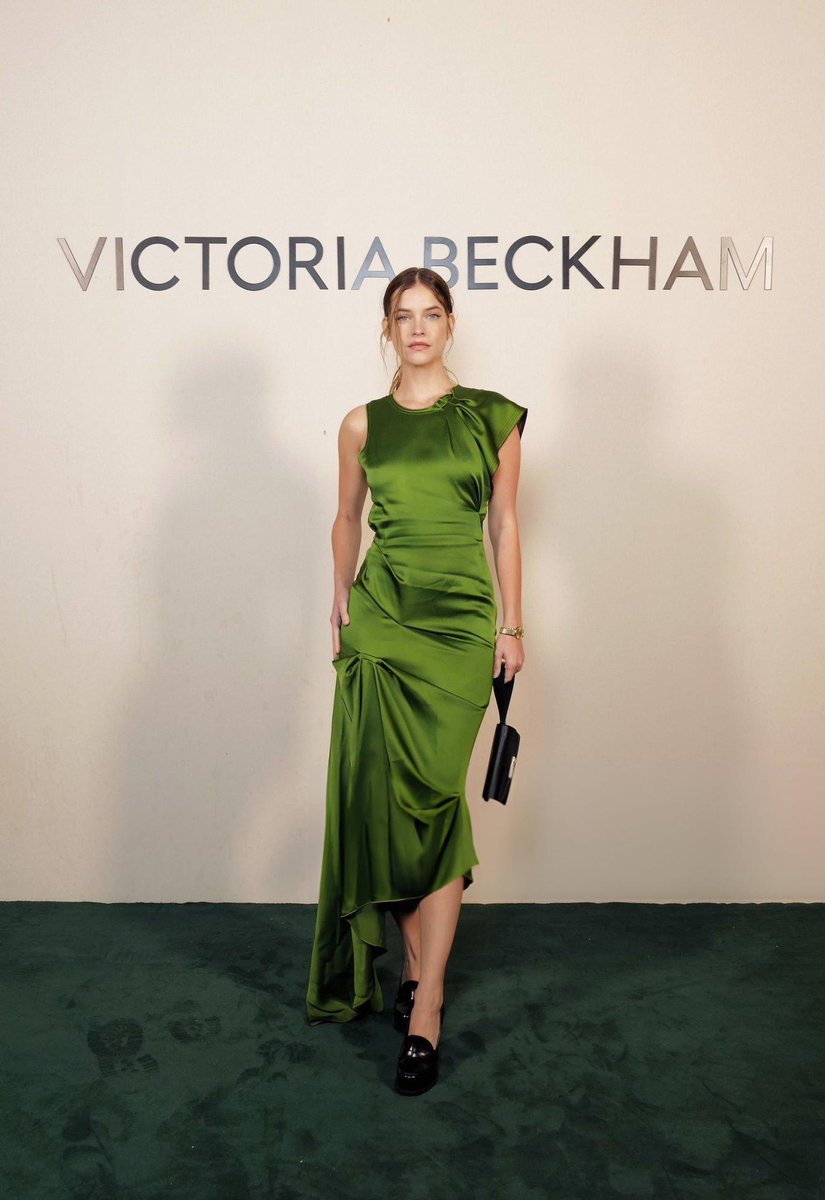 © 𝗣𝗼𝗽 𝗙𝗮𝘀𝗵𝗶𝗼𝗻 (#PopFashionRP)
#FashionWeekRP › Event › #VictoriaBeckhamRP

𝗔𝘆𝘀𝗹𝗶𝗻 𝗡. 𝗥𝗶𝘃𝗶𝗲́𝗿𝗲 𝗘𝘃𝗮𝗻𝘀 (@divinafeminite)  look to <a href="/VBeckhamRP/">𝗩𝗂𝖼t𝗼𝙧𝗂𝖺 𝘉𝗲𝖼𝙠𝘩𝖺𝗺 ᴿᴾ</a> Show in #ParisFWRP <a href="/FashionWeekRP/">Fashion Weekᴿᴾ</a>