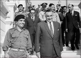 ahmdahshan's tweet photo. الملكية الأردنية... ادعاء الشجاعة دون خشية عقاب أو فقدان مصلحة!

تتميز الملكية الهاشمية الأردنية عن سائر الملكيات العربية الأخرى، بأنها الوحيدة على الإطلاق الأكثر فقرًا. لذلك فهي مادة جيدة ليبرز من خلالها الجبناء "شجاعتهم" دون الخشية من فقدان أي مصلحة حالية أو ميزة مستقبلية.

منذ القدم هناك حالة تنمر دائمة على الملكية الهاشمية الأردنية، زادت حدتها وصولاً لحد السخافة والانحطاط بعد أحداث السابع من أكتوبر (تشرين الأول) 2023، وكأن الأردن يمتلك من الثروات الطبيعية، والقوة الاقتصادية، والأسلحة والتقنيات العسكرية، ما إن استخدمها قادر على قلب المعادلة إقليميًا ودوليًا، لكن ملكها يرفض ذلك عن عمد!

الملكية الهاشمية الأردنية، هي الملكية العربية الوحيدة التي لا تمتلك أي موارد طبيعية ذات قيمة مضافة بالمطلق، ولا أراضي زراعية، ولا مياه تكفي حتى سكانها للشرب، ورغم طيب أهلها وشهامتهم وكرمهم وجمال طبيعتها، تعتبر "أنحس" بقعة عربية من حيث موقعها الجغرافي الصعب، ومواردها شبه المعدومة، والظروف والتحديات الوجودية التي واجهتها منذ نشأتها، وبقاءها حتى الآن يعتبر معجزة في حد ذاته.

يتحدث الكثيرين عن "خيانة" مدعاه لملوك الأردن في ظل #ترند المرحلة بأن "السادات سابق عصره وزمانه، وأدرك ما لم يدركه العرب قاطبة" وصولاً لوصفه بأنه "أعظم زعيم عربي في العصر الحديث"، ووفق هذا المعيار، ولو كنا باحثين جادين حقًا، فهذا "الفضل" لو كان هناك فضل، مفترض أن يُنسب للهاشميين أولاً وقبل أي أحد، فهم الوحيدين قبل كل ملوك وأمراء وزعماء العرب، الذين أدركوا "استحالة" مواجهة المشروع الصهيوني في ظل الظروف العربية المزرية، والحاجة لاحتوائه للخروج بأقل خسارة ممكنة، ولو كان العرب أوكلوا مهمة التعامل مع إسرائيل للهاشميين منذ البداية، وكلفوهم باتخاذ ما يرونه مناسبًا لحل هذه القضية وهم خلفهم بالدعم المادي والدبلوماسي لربما كان الوضع أفضل بكثير مما نحن عليه الآن.

عطفًا على التمجيد في عظمة الرئيس الراحل السادات، وهو أهل لذلك، دعونا نتتبع من هم سلف السادات الأكثر "عظمة"، الذين بادروا منذ البداية بمشروعات عدة لحل هذه القضية، ولم يستمع لهم العرب وحسب بل وخونهم أو غضوا الطرف عن "تخوينهم".

بدأت القصة مع اتفاقية فيصل-وايزمان عام 1919، والتي بُنيت على ما سيسمى لاحقًا "اتفاقيات إبراهيم"، ونصت على العلاقة التاريخية وقرابة الدم بين العرب واليهود، واستيطان اليهود في فلسطين تحت مظلة دولة عربية تحفظ حقوقهم، وتمنحهم الحكم الذاتي، واستغلال طاقات وقدرات اليهود العالمية في تطوير وتنمية كامل المنطقة لخلق روابط اقتصادية بجانب الاجتماعية والتاريخية المشتركة.

في حرب العام 1948، سعى الملك عبد الله الأول بن الحسين، شأنه شأن كافة الزعماء العرب وقتذاك للحفاظ على قرار التقسيم، ربما يعتقد البعض أن حرب 1948، كانت تهدف للقضاء على إسرائيل الوليدة، كل الزعماء العرب بلا استثناء واحد ووحيد كانوا مقرين بمشروع التقسيم عمليًا وإن لم يمتلكوا الجرأة على البوح بذلك، وتدخلهم العسكري كان يهدف لعدم ترك فراغ في فلسطين تستغله الحركة الصهيونية لتتوسع بأكثر مما منحها قرار التقسيم، وكانت فلسفة الملك عبد الله بالتعاون مع العرب قائمة على ذلك، حتى لا تستنفر الحركة الصهيونية العالم عبر القول بأن "العرب يُعدون لهولوكوست جديد لليهود"، وحملوه وحده المسؤولية عن ضبط حدود التوسع العسكري، وتم اتهامه منفردًا بـ"الخيانة" بجانب أشقاءه في العراق، مع ترديد مقولة "ماكو أوامر"

الهاشميين في العراق، أصدروا "الكتاب الأبيض" الذي تصدى للإعلان عنه رئيس مجلس الوزراء العراقي آنذاك نوري باشا السعيد، في 22 فبراير (شباط) 1947، الذي حذر فيه من نفوذ اليهود، وأن مواجهتهم تستدعي "وحدة عربية جادة وحقيقية" ولو تعذر ذلك "التمسك بالسياسة البريطانية الواردة في الكتاب الأبيض لعام 1939، ومنح اليهود شبه استقلال داخلي في فلسطين، ضمن الدولة العربية الموحدة"، وتم رفض مقترحه وتخوينه من قبل الجميع.

الملك حسين، انحاز لرأي الشارع، وذهب بنفسه لجمال عبد الناصر، ووقع معه اتفاقية دفاع مشترك في 30 مايو (أيار) 1967، ووضع الجيش الأردني بكامل امكاناته تحت تصرف قائد عسكري مصري (الفريق عبد المنعم رياض)، وفتح الأراضي الأردنية لاستقبال كتيبتان من كتائب قوات الصاعقة المصرية، وفرقة عمليات، ومعدات دفاع جوي، وماذا كانت النتيجة؟! ضاعت القدس والضفة بعدما كانت تحت حوزته، ورغم ذلك سُمح للفصائل الفلسطينية بالعمل من داخل الأراضي الأردنية، والقيام بعمليات فدائية ضد إسرائيل، وعندما توهمت هذه الفصائل أن الأردن يمكن أن يكون "الوطن البديل" كمرحلة أولى لعملية الكفاح المسلح لتحرير فلسطين، ورفعوا شعار "انهاء ازدواجية السلطة" في إشارة لضرورة اسقاط النظام الأردني، وحكم الفصائل الفلسطينية للأردن، وجرى ما جرى في أيلول الأسود 1970، وبعد ضغوط عنيفة مارسها الجيش الأردني على الملك، وموافقة ومباركة عربية كاملة بما في ذلك من جمال عبد الناصر، الذي بالمناسبة تم سبه ولعنه من إذاعات فلسطينية تبث من القاهرة وبأموال مصرية، لأنه قبل بمبادرة روجز في 8 أغسطس (آب) 1970، وخرجت المظاهرات في بيروت وعَمَّان، ويتقدمها حمار مكتوب عليه "جمال عبد الناصر"، حتى أن الشيوعيين أعداء جمال عبد الناصر، دافعوا عنه أمام هذا التهور الفصائلي الفلسطيني، وفق شهادة القيادي الشيوعي اللبناني كريم مروة.

رغم كل ما سبق، لم تطرد الأردن الفلسطينيين، وتحملت العبء الأكبر عن العرب مجتمعين في استقبال اللاجئين عام 1948 و1967، ومنحتهم الجنسية الأردنية، ولم تأخذهم بذنب الفصائل المسلحة.

عرض الملك حسين على منظمة التحرير، توقيع اتفاقية بموجبها يمنح لهم الضفة والقدس، على أن يفوضوه بالتفاوض مع إسرائيل والغرب الذي كان يصف المنظمة بـ"الإرهابية"، ولا يعترف بها، ولكونها ضاعت في أثناء حكمه وهو المسؤول عن عودة هذه الأراضي، ولو قبلوا بهذا العرض لما كان بالإمكان للأردن أن تطبع علاقاتها مع إسرائيل دون عودة هذه الأراضي المحتلة، ووفق شهادة أبو اللطف فاروق قدومي "كان هذا القرار أسوأ قرار اتخذتها منظمة التحرير الفلسطينية"!

الكلام الثوري سهل خصوصًا من خلف الشاشات وتحت أجهزة التكييف لاسيما لو كان هذا الكلام الثوري سيجلب شهرة لأصحابه، ولن يترتب عليه أي خسارة لضعف امكانات الأردن، ولن يجلب الكلام الموضوعي أيضًا منفعة لفقر البلاد وعدم ثراءها، بل في الغالب نقد الأردن تأتي معه فوائد عديدة، وعليه "يا أهلاً بالثوريات في هذه الحالة" لكن لا العمل البحثي الجاد قبل أخلاف الفرسان، يقبل هذا الشكل المشوه والكاذب في سرد أحداث التاريخ والتلاعب به لخدمة أغراض في الغالب تافهة كأصحابها، ولن يحترم بالمناسبة أمثال هؤلاء أحد أو يأمن لهم لو كان يرجو منهم مصلحة!