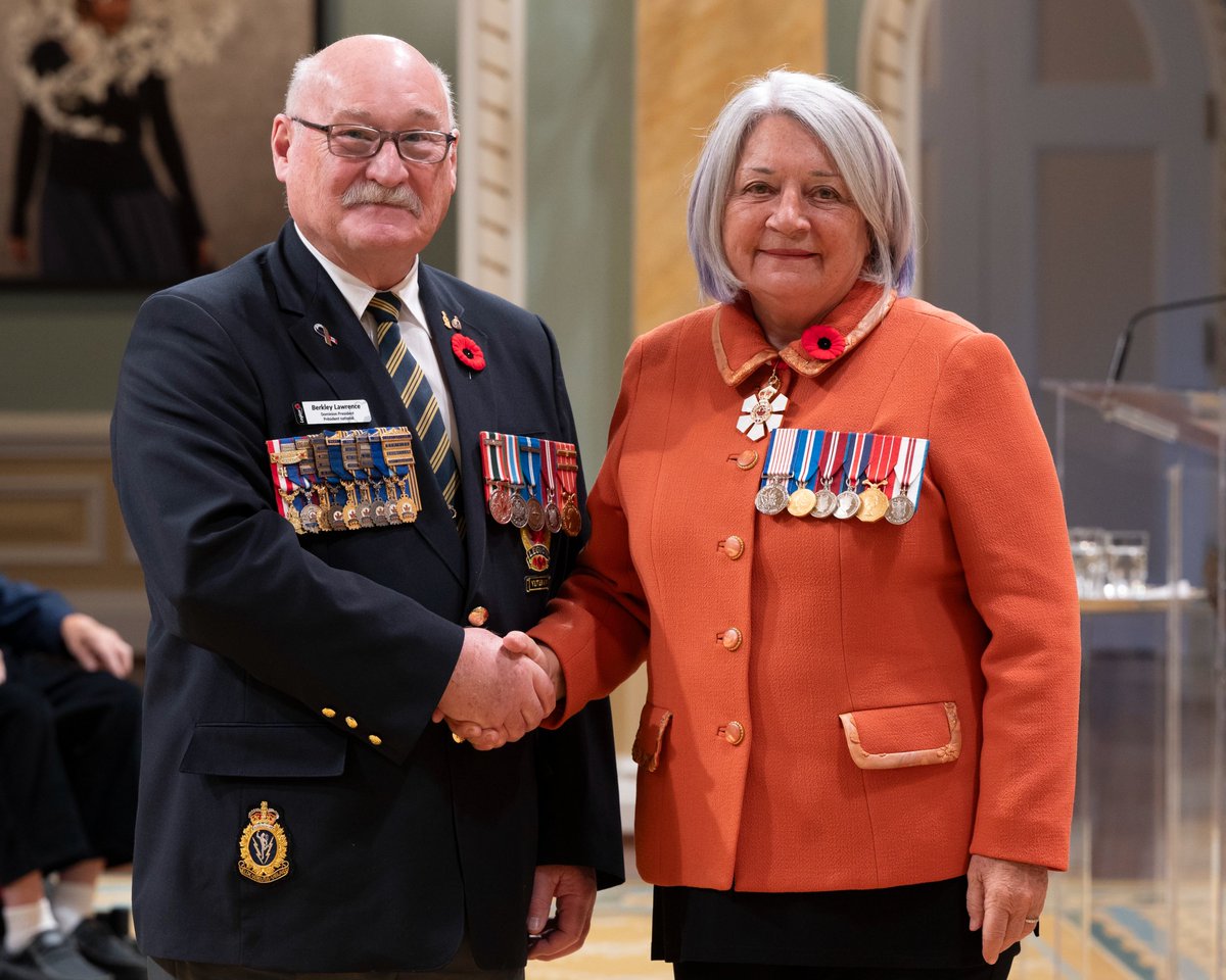 GGCanada's tweet photo. As #CommanderInChief, #GGSimon received the first poppy of the 2024 National Poppy Campaign during a ceremony at @RideauHall.

Poppies will be available to the public beginning October 25.

#CanadaRemembers
@RoyalCdnLegion https://t.co/EfJsMAR5EE