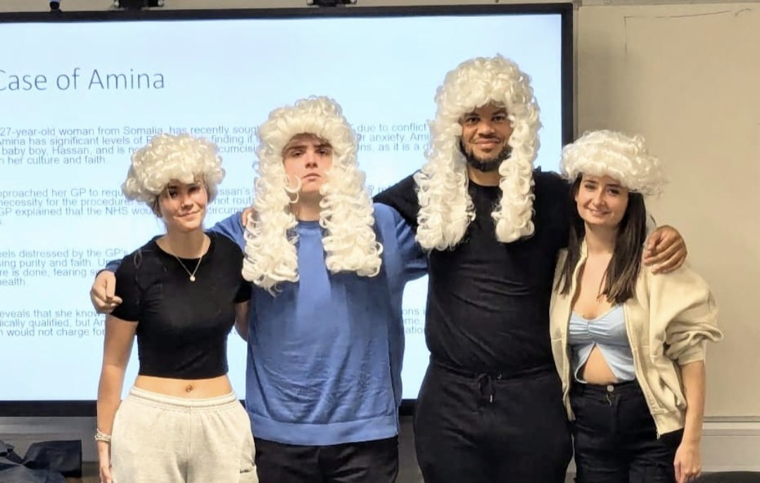 PlymSocialWork's tweet image. Our 1st year social work students fully embraced the &apos;court of ethics&apos; activity today, diving into lively and insightful debates on ethical social work practices and standards! It’s inspiring to see their passion shine through &amp;amp; we had a lot of fun too!  @PlymUni @PlymUniHealth