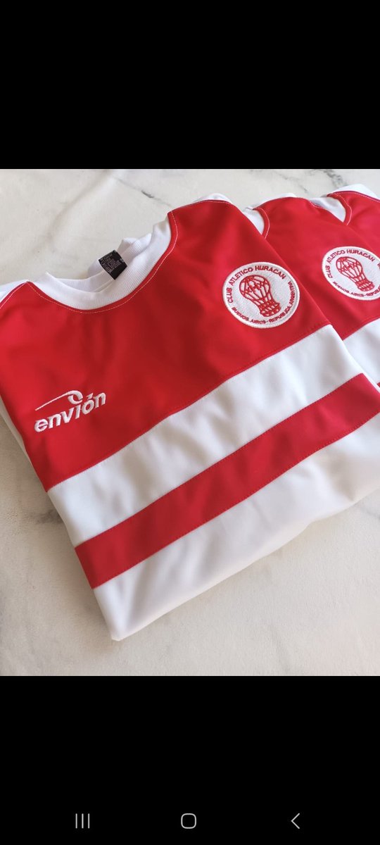 luquitasCAH's tweet image. SORTEO BUZO DEL GLOBO 🎈🔥
1- Dale RT a la publicación y etiqueta a 2 amigos
2- Responde cuando fue la última victoria de Huracan en cancha de Unión + resultado exacto + quien hizo el gol de la victoria
#Huracán #buzo #envion #año2000

🗓️Sorteamos el 18/10 a las 19 hs.