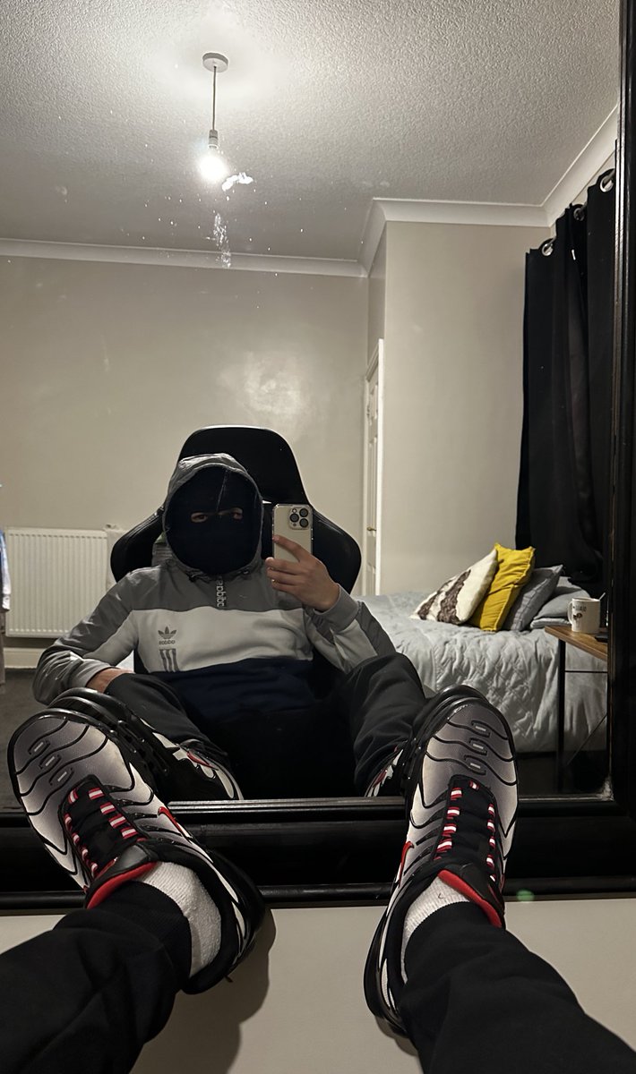 FeetLad01's tweet photo. Sup 
#ChavLad https://t.co/h7xexi2Ewd