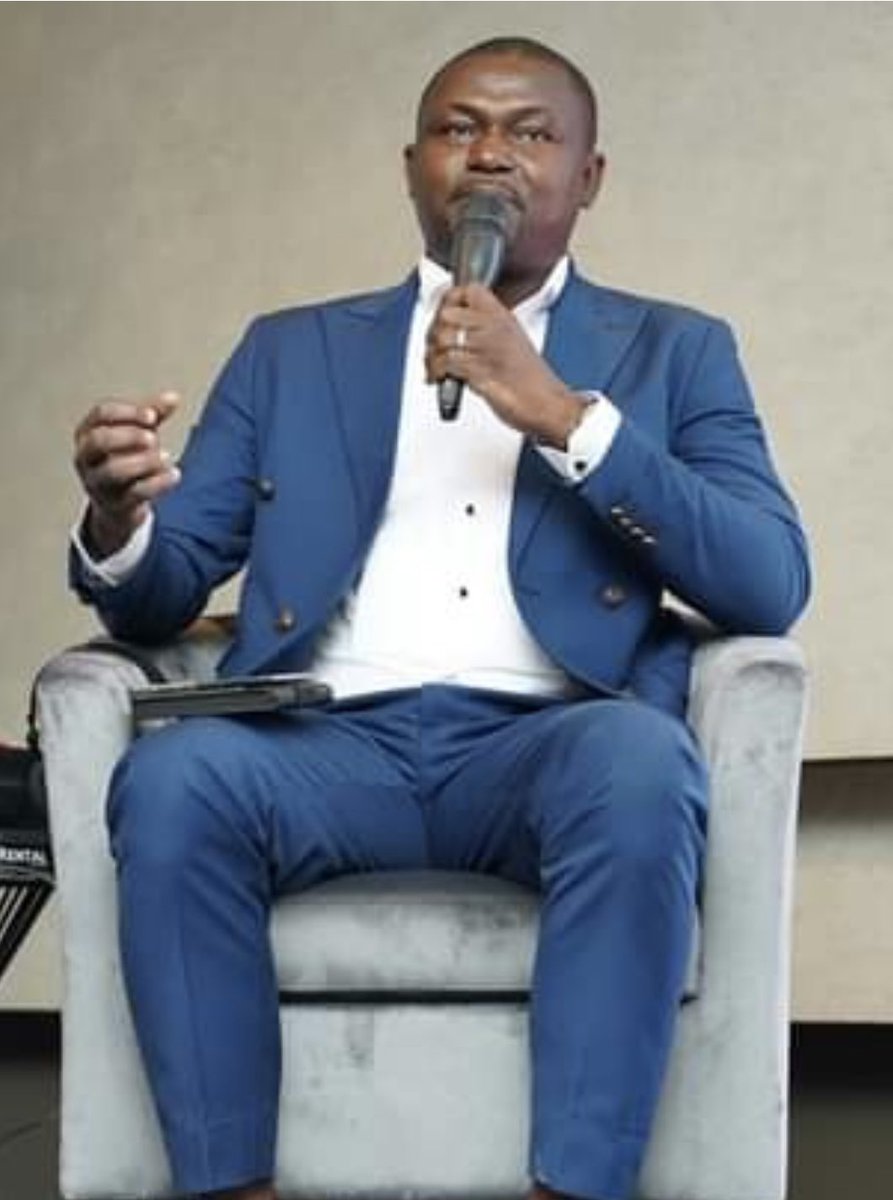 loiclawson1's tweet photo. Le #Togo qui gagne! J’ai toujours été fier  quand je vois la jeunesse togolaise voler haut. Bravo au jeune cadre de l’@otr_togo #PlassimPawumotom qui a fait une brillante présentation ce jour en #AfriqueDuSud lors d’un panel sur la transparence fiscale en #Afrique. #Fierté #ATAF https://t.co/DgGeyJZIRb