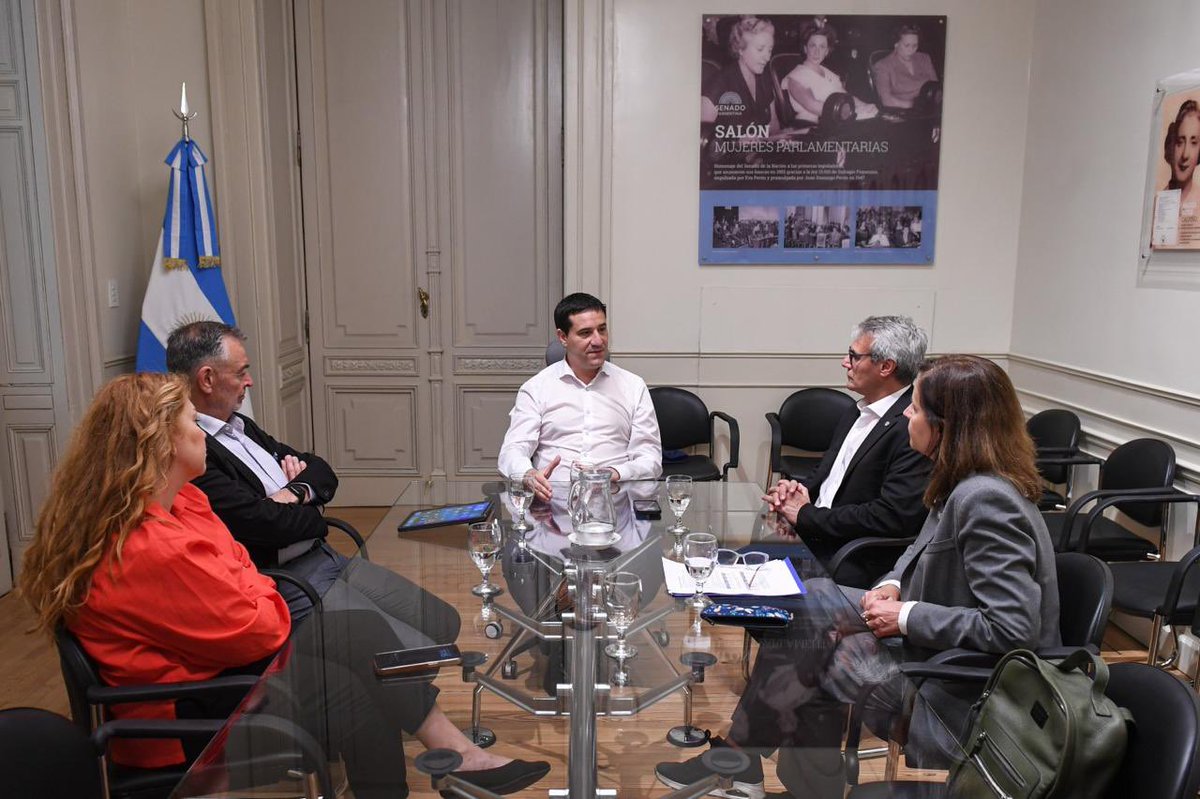 Es clave el diálogo con los sectores estratégicos para el crecimiento y desarrollo en nuestra sociedad como es la educación. 
Por eso con <a href="/MaxiAbad/">Maxi Abad</a> nos reunimos con las autoridades de la Universidad Nacional del Sur para conocer la situación financiera que atraviesan.