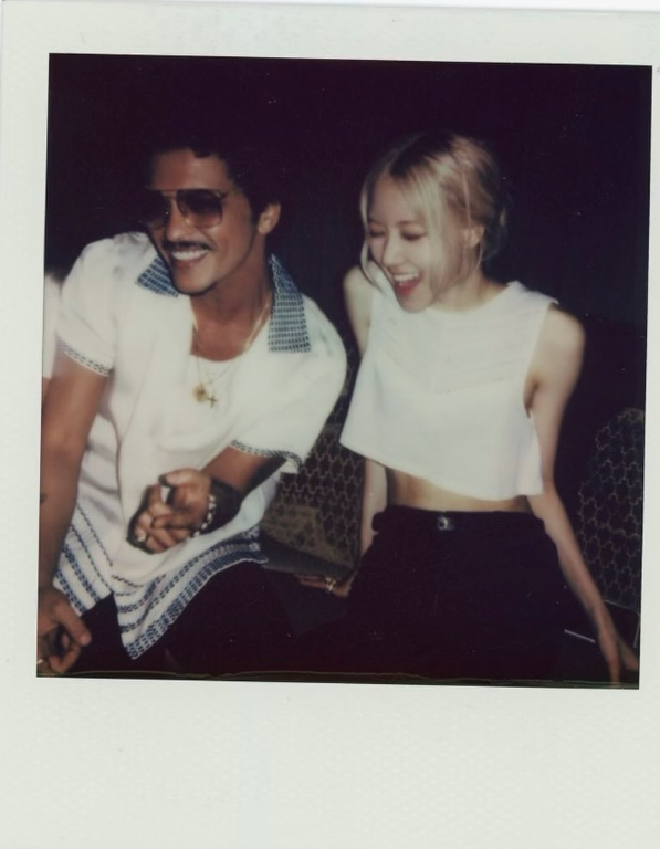 AboutMusicYT's tweet photo. Rosé teases a song with Bruno Mars in a new comment:

- "take that back or i'm not releasing the song bruno" https://t.co/48iCzYIem4