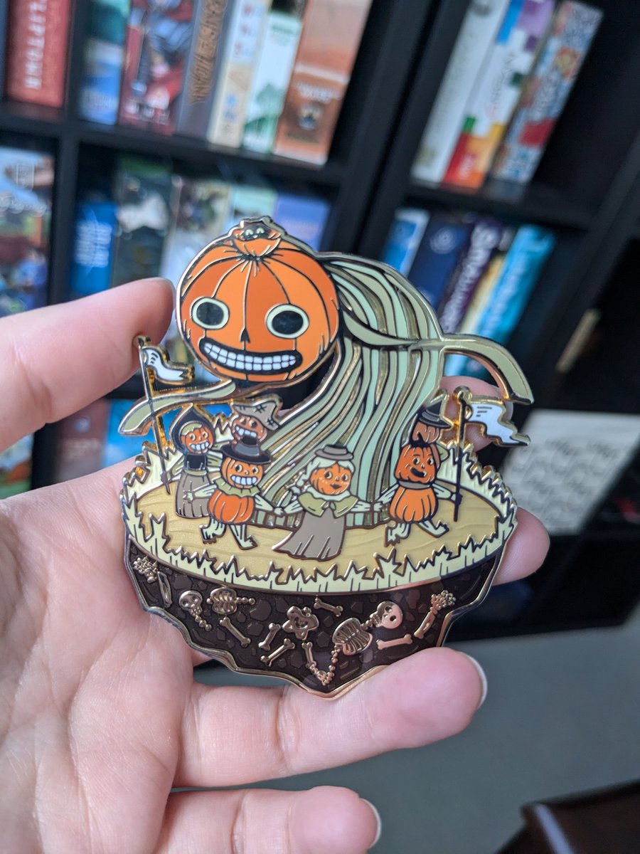 Got my GORGEOUS Pottsfield pin from <a href="/Royarach/">🪶Royarach🪶</a> !!! It's huge and incredible and so worth having to completely rearrange my pin collection