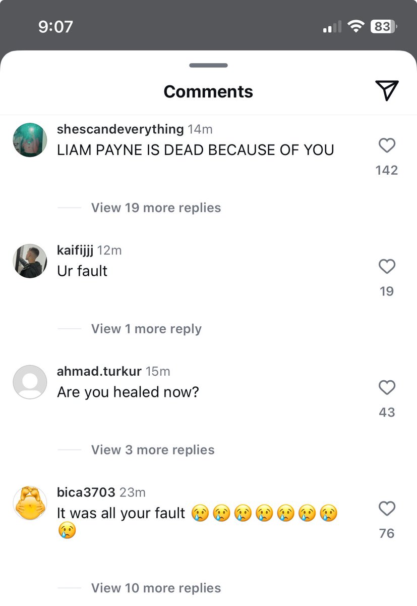 atyourworsst's tweet photo. this is the same shit people did to ariana when mac died fuck all of you wtf https://t.co/rAEQDyJf8o