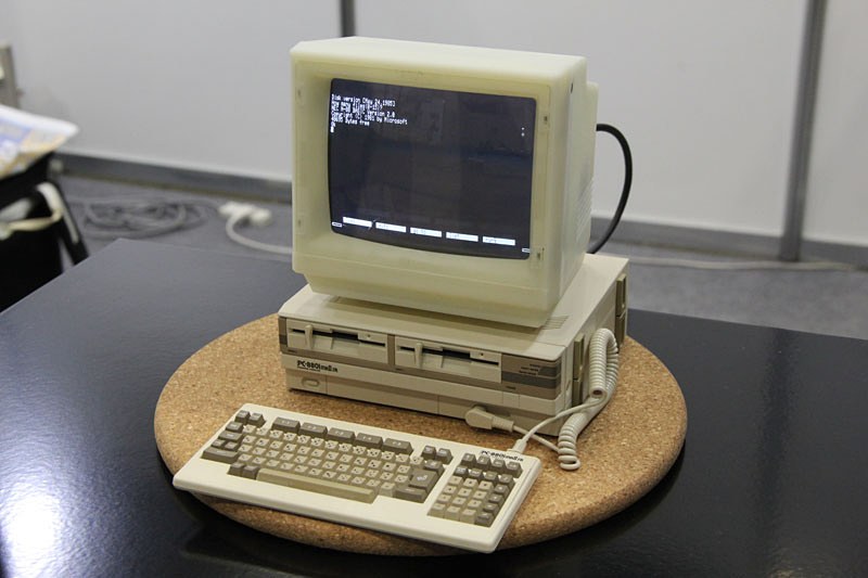 watch_akiba's tweet photo. 更新：「PasocomMini PC-8801mkIISR」がCEATEC 2024で展示中、アナログRGB入力を備えた���型モニターも同時発売 https://t.co/nCtnqSjaUg #PasocomMini #レトロPC https://t.co/PvEysxiwuk