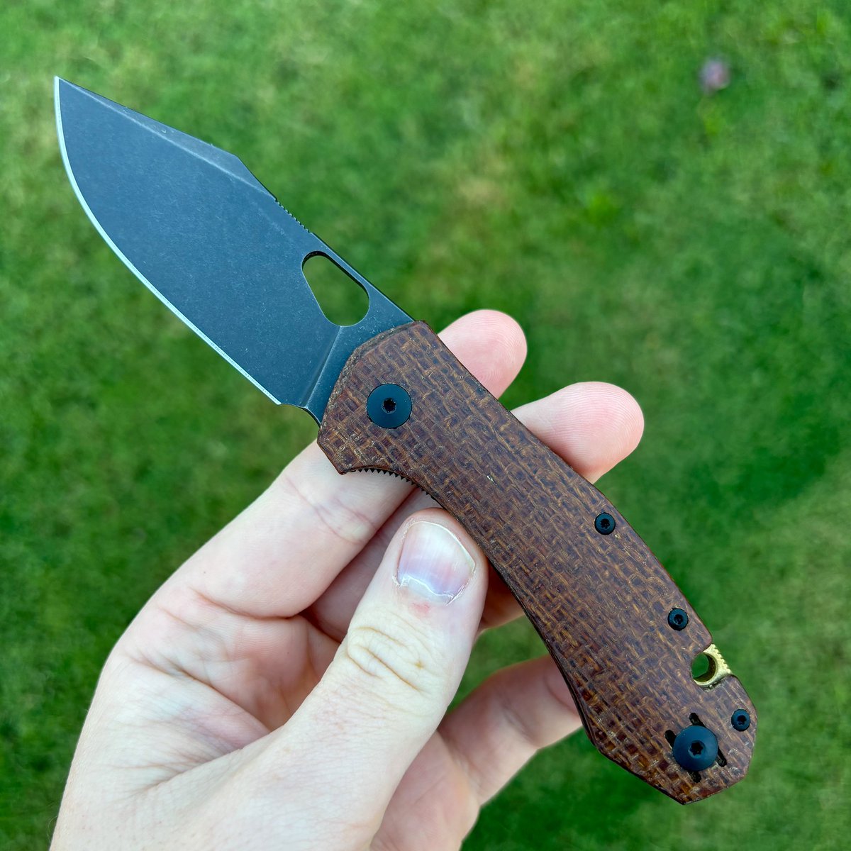 St. Nick's Knives (@stnicksknives) on Twitter photo #WhatsNewWednesday with the <a href="/GiantMouse_LLC/">GiantMouse</a> ACE Atelier in Burlap Micarta! Check one out over on our website linked in the page bio or at our Athens store. #WhatsNewWednesday with the <a href="/GiantMouse_LLC/">GiantMouse</a> ACE Atelier in Burlap Micarta! Check one out over on our website linked in the page bio or at our Athens store.