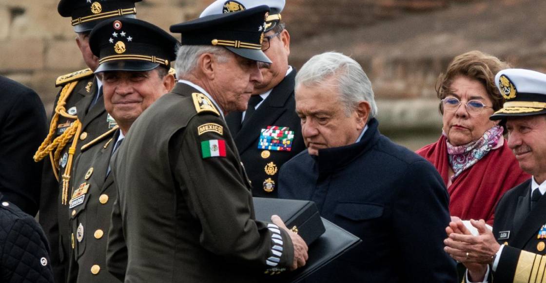 rthur013's tweet photo. El exsecretario de Seguridad Pública, Genaro García Luna, fue condenado en la Corte del Distrito Este de Nueva York a 38 años de prisión y dos millones de dólares de multa

Es una lastima que EEUU no haya juzgado al General Cien Fuegos, que diferencia de países
Allá los meten a la cárcel, aquí les dan medallas😏