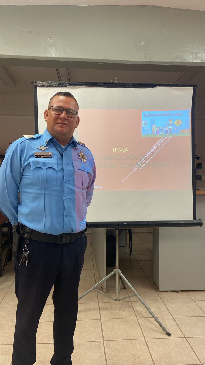 El Departamento de Tránsito de la Secretaría de Seguridad Pública Municipal realizó una plática sobre educación vial y leyes de tránsito en el Cobach de Pueblo Yaqui, con la participación de 60 alumnos.
#SeguimosAvanzando #SSPM #Cajeme