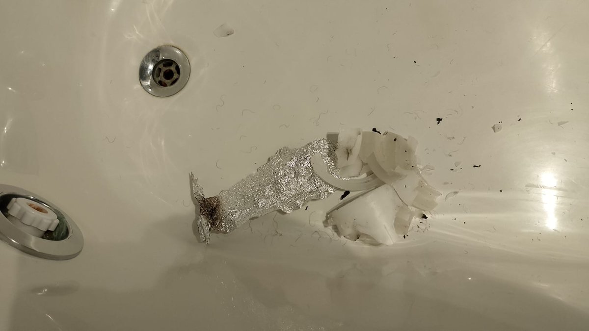 RenEgair's tweet photo. Así se encontró la habitación de Liam Payne. 
El estimonio de la chica que le hizo la limpieza de la habitación es real, dijo que lo encontró drogád0nd0s€. https://t.co/V6bywFy4Kj