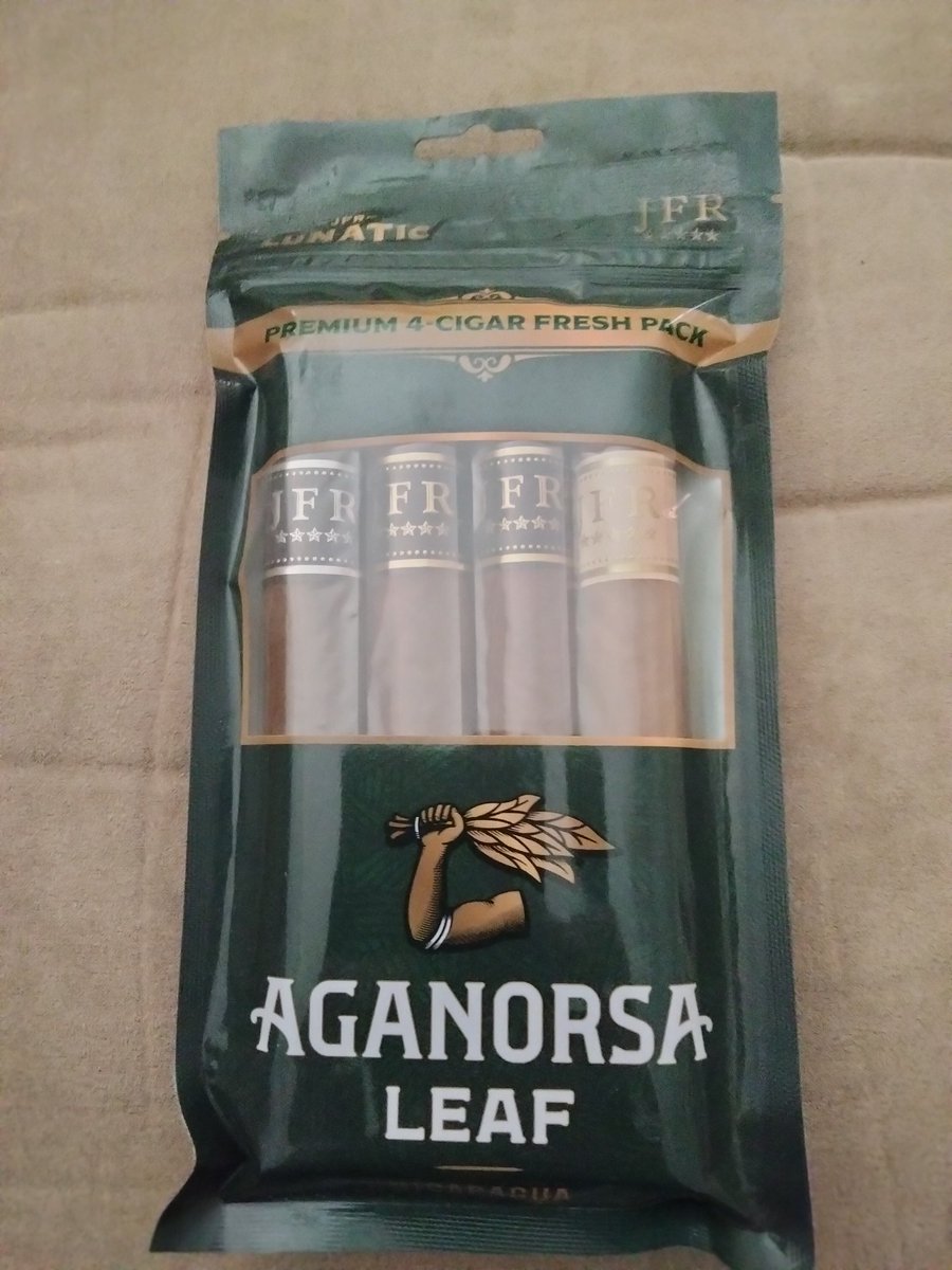 o2bcd8ed's tweet photo. Trying these the next couple days. #cigarlife #cigars #pssita #smokingnow #LUNATIC #botl #sotl https://t.co/ERhBZADYBH