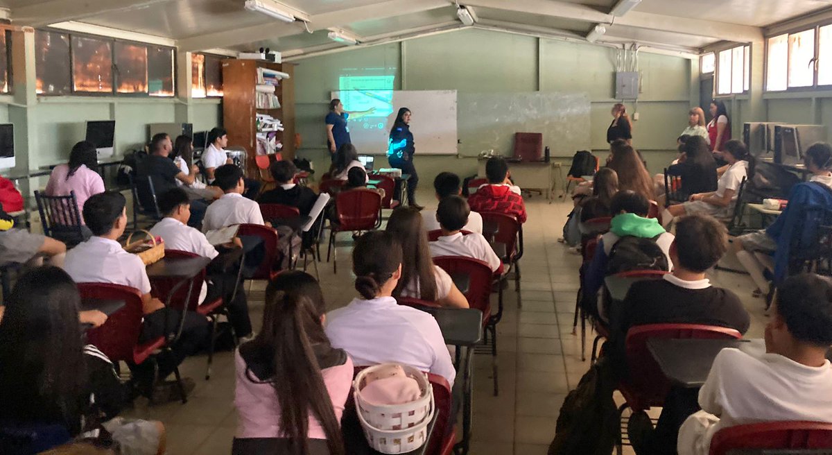 UPrieta's tweet photo. Escuela Secundaria #29 de Naco
Tema: ¿Que sabemos del Vapeo?  
Alumnos y Alumnas de diferentes grados recibiendo información sobre  las consecuencias físicas y daños que ocasiona el uso y abuso.  #Informate #cuidate https://t.co/RF9hEZUMfJ