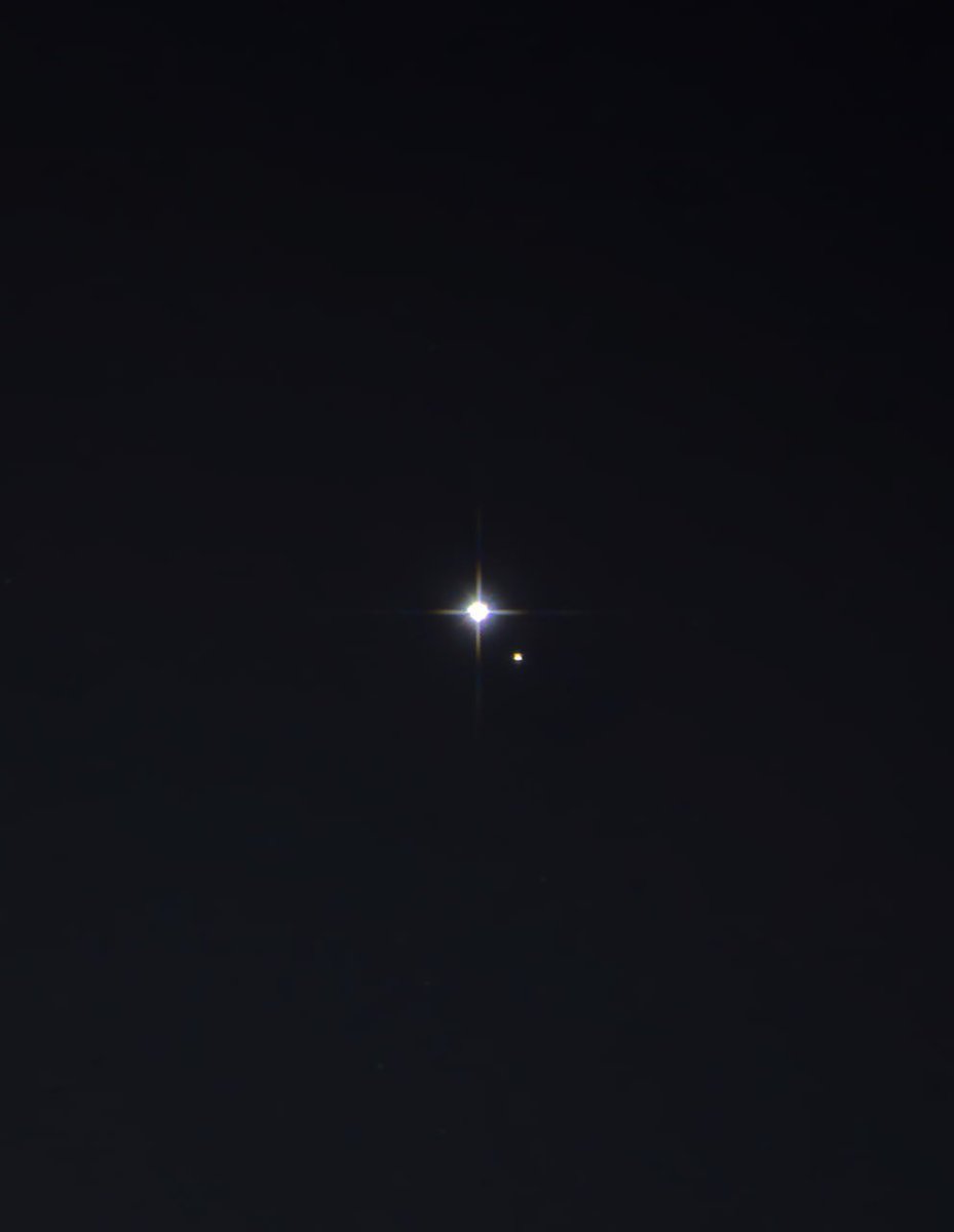 MAstronomers's tweet photo. Earth and Moon as seen from the orbit of Saturn. From 900 million miles away. https://t.co/AaWCYOnuv0