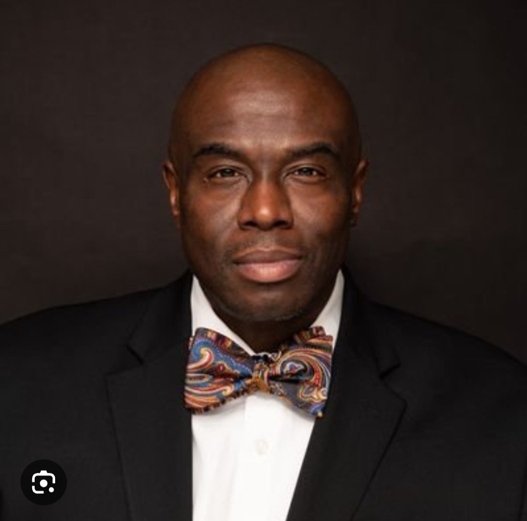 DrMutawally's tweet photo. Happy Boss's Day to our wise, methodical, compassionate, and servant leader @DrQDW18! We honor you today and every day! #ProgressTCS #BESTSupt. @TCSchoolsNC @directorjdt https://t.co/LVzBMwPF0c