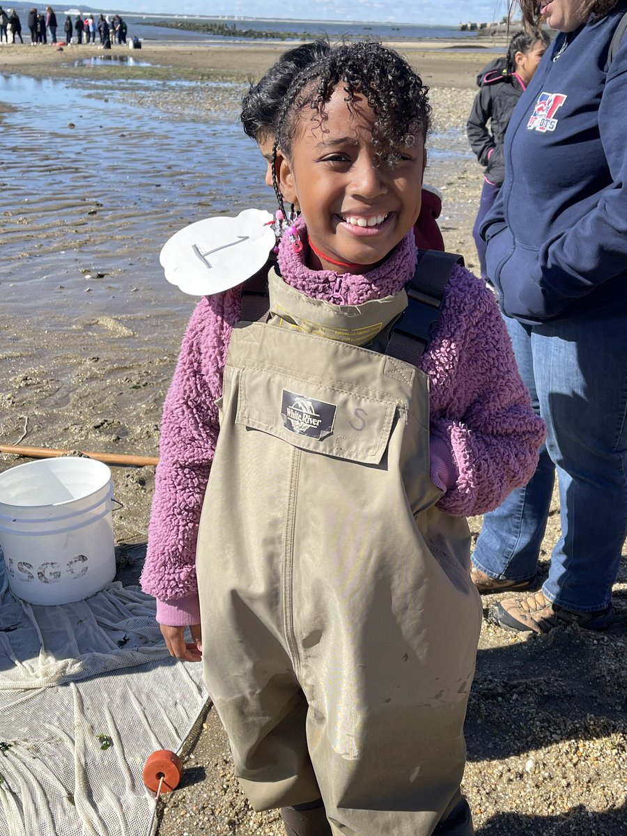 RobinsonSchool3's tweet photo. Some of our third graders participated in an enrichment trip to Sandy Hook National Park!  They went seine fishing and learned all about beach dynamics. @BayonneBOE https://t.co/UjecEqoVTk