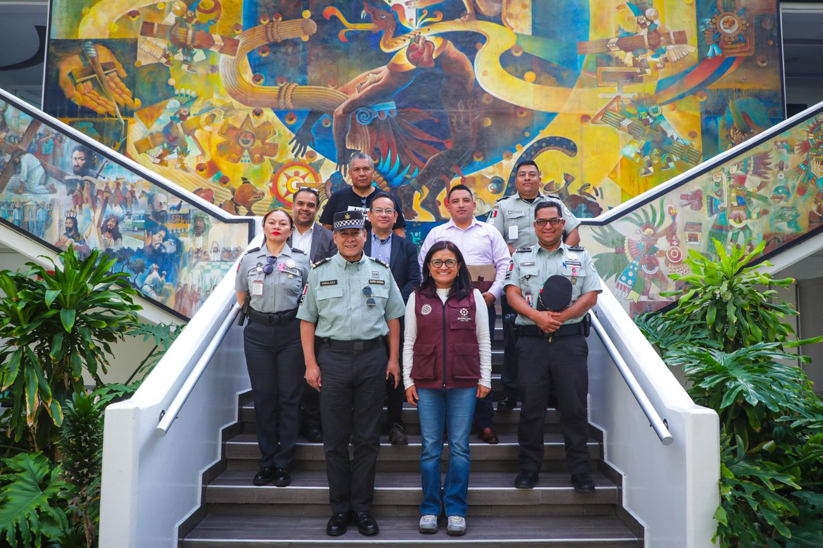 Hoy recibí al comisario Rus Peñaloza Meneses, coordinador estatal de la CDMX. Hablamos sobre cómo crear las mesas de paz en Iztapalapa. 🔐
