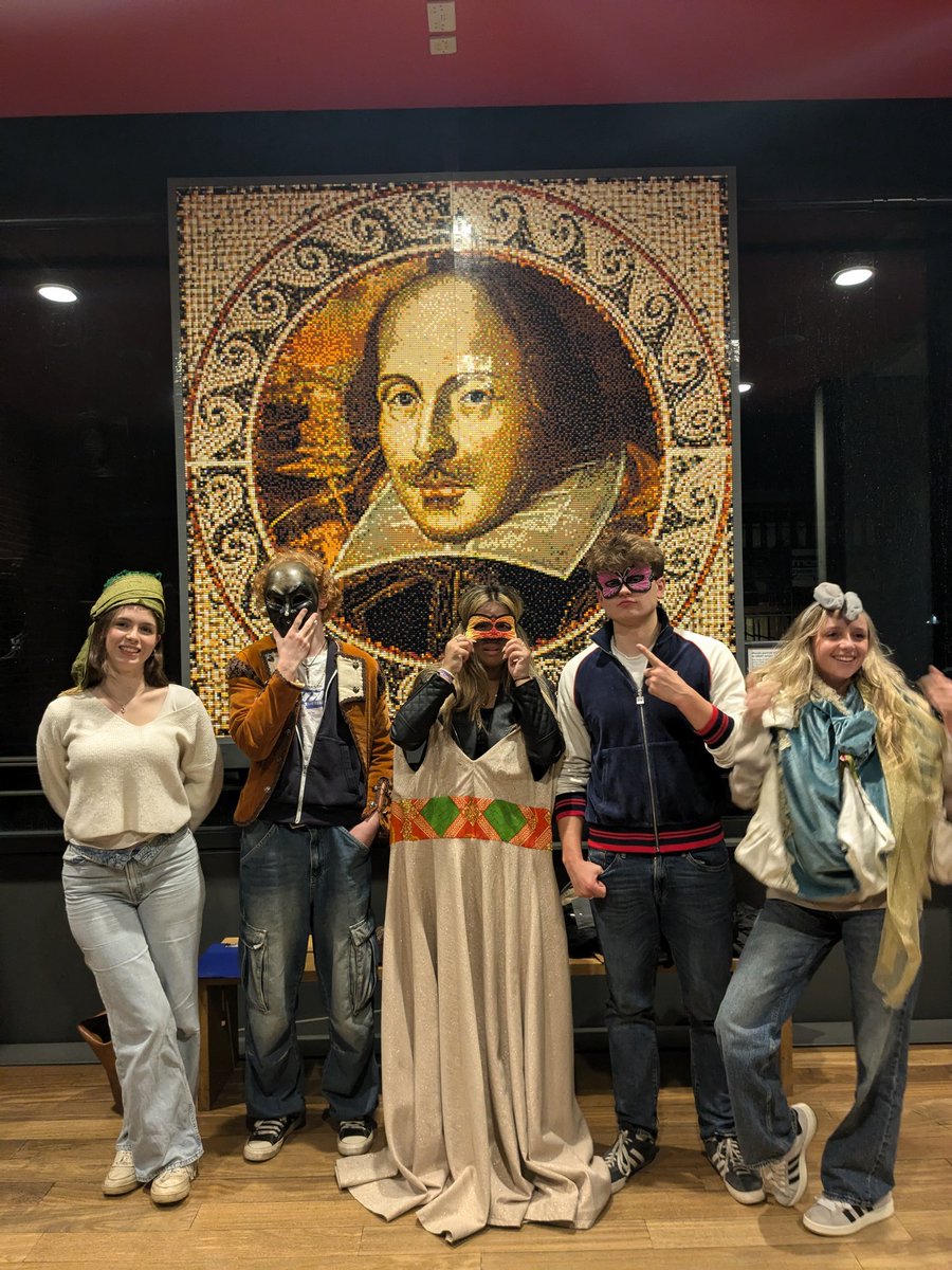 FinhamEnglish's tweet photo. Our A level English groups really enjoyed seeing Othello @TheRSC  this evening - especially dressing up in the interval!! https://t.co/6boBNpMThQ