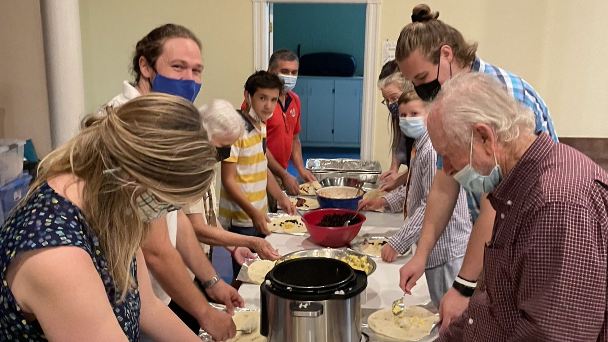 CapHillPres's tweet photo. In today's @HillRagDC, Pastor Rachel &amp; Hill Havurah's Rabbi Hannah talk about "Building a Community of Hope in the Struggle Against Homelessness."

Read the op-ed ➡️ https://t.co/qf29jPaLxO https://t.co/sKvCGvfo55