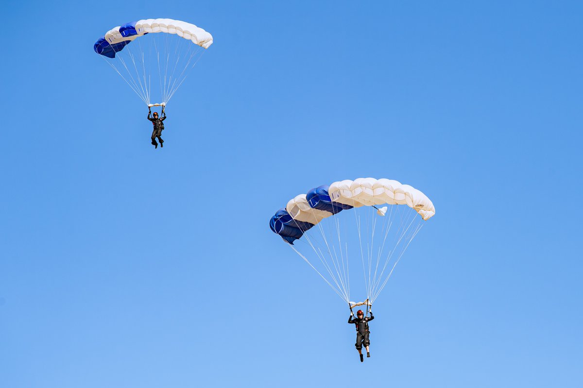 af_academy's tweet photo. For the first time, #USAFA has two all-female competitive skydiving teams in its successful competitive skydiving program. ✈️🪂

Read more about the Academy’s first all-female skydiving teams: https://t.co/7uUqxa3srM

#WingsOfBlue #Skydiving #Airmanship #LeadersOfCharacter https://t.co/6zFoIpDehS