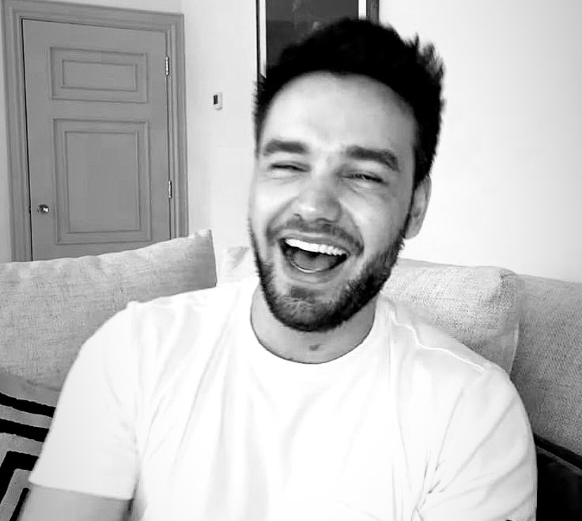 lilyhslwt's tweet image. Eu só terei lembranças de vc sorrindo e sendo esse homem forte q vc era, obg por tudo q vc já fez pelos seus fãs, peço a Deus q conforte sua família nesse momento tão difícil q está sendo sua partida, eu te amo liam 🤍 te amarei eternamente 🖤 vá com Deus meu anjo