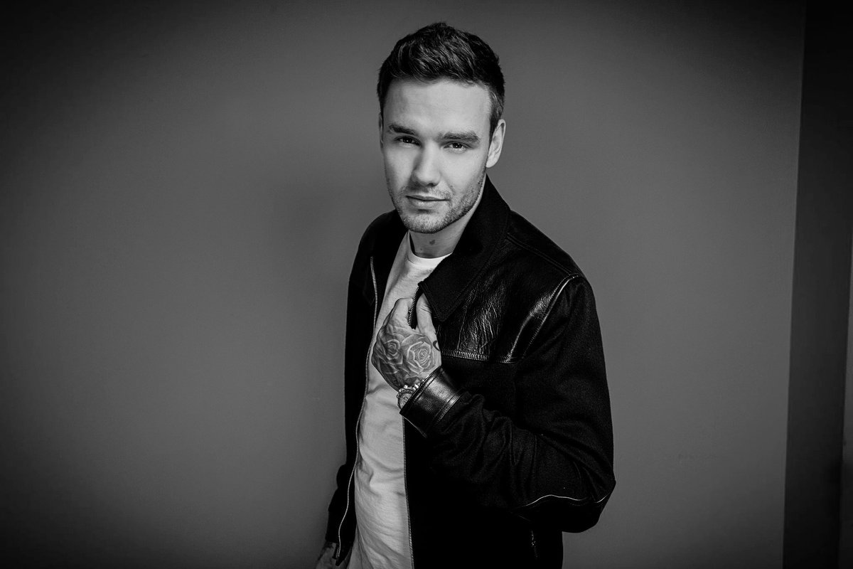 anusmita_m's tweet photo. Childhood me is crying and sobbing idk how to feel about this. Liam Payne (1993-2024) Rest Easy. 💔
#OneDirection #LiamPayne https://t.co/lDWZFEy7Ra