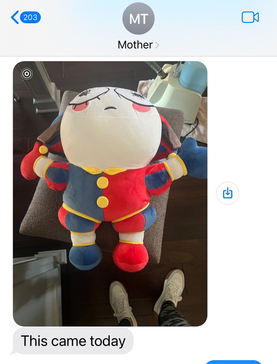 parrskerr's tweet image. WHY DID MY MOM TAKE A PICTURE OF HER LIKE THIS LMFAOAOAO