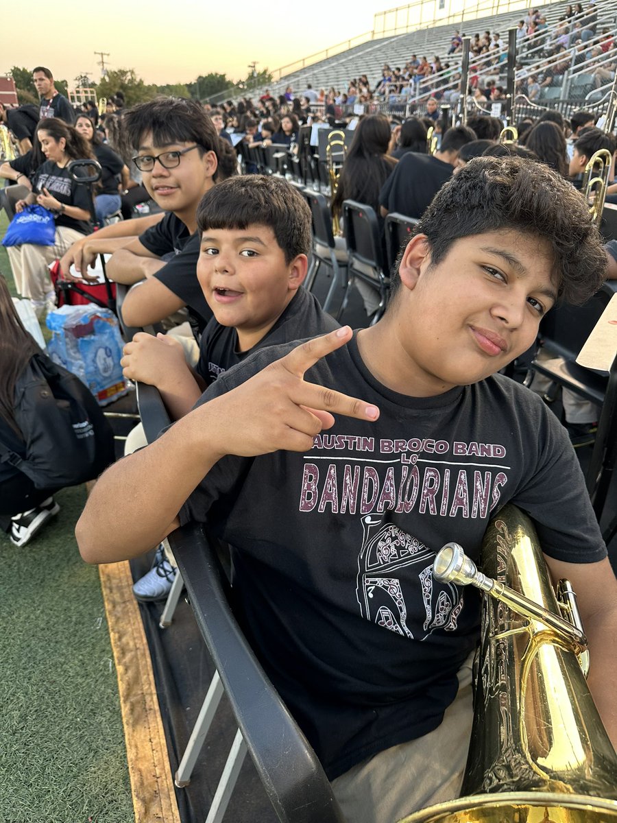 AustinMSBand's tweet photo. Highlights from the Irving Band Festival 
#myirvingisd #igniteirvingisd #amspower #saddleuo @irvingisd @iisdfinearts @IISDFoundation @Austin_Broncos @FineArts_AMS https://t.co/utyUUw1FB8